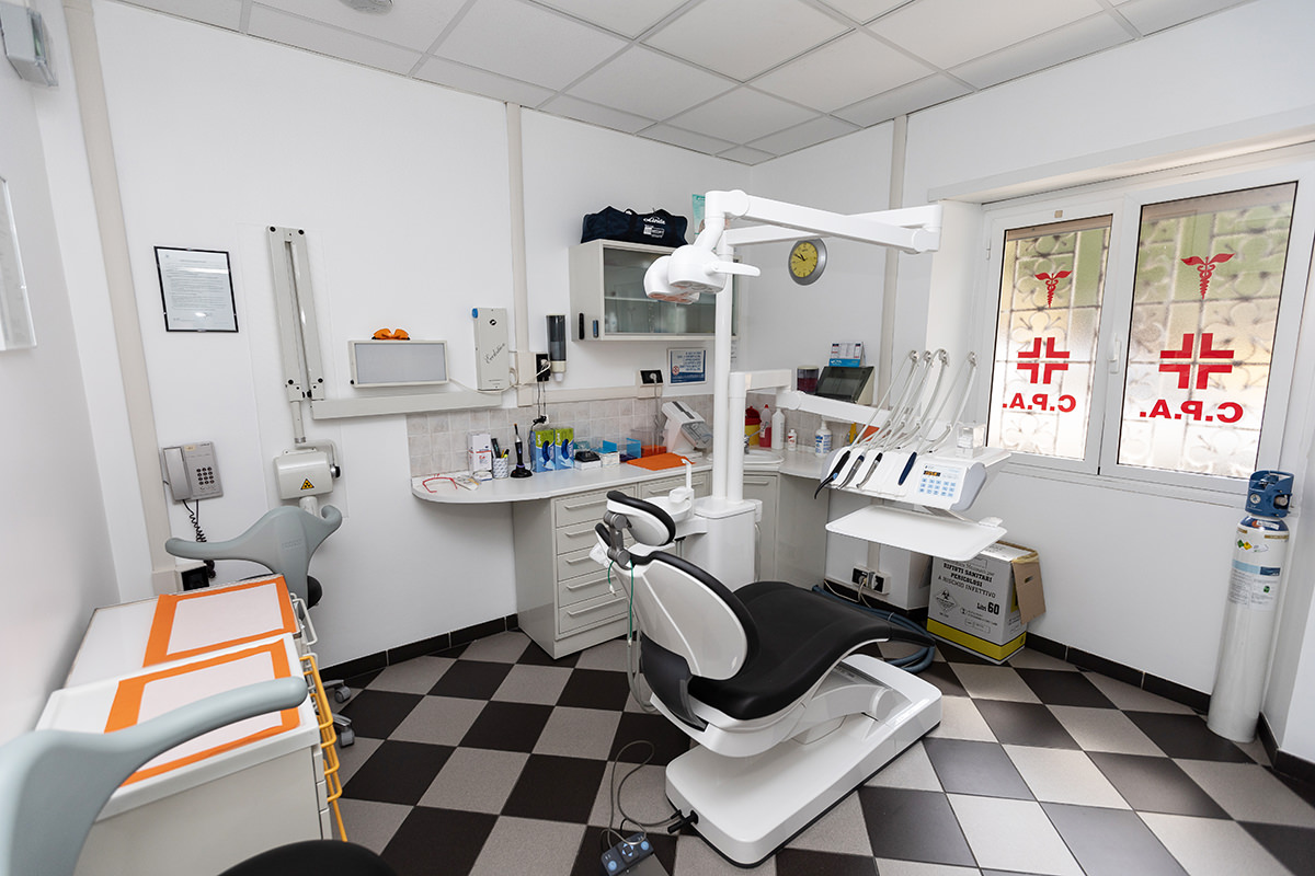 Sala marrone studio dentistico